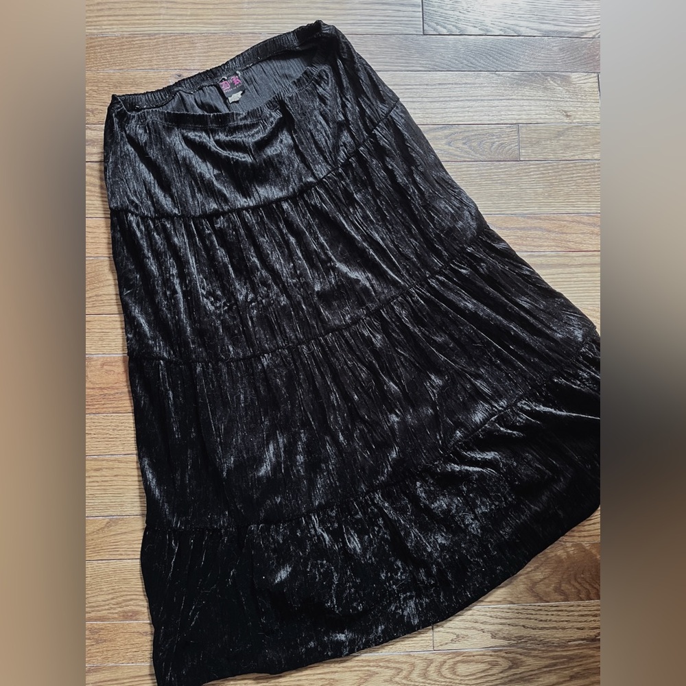 🖤Crushed Velvet Tiered Maxi Skirt🖤